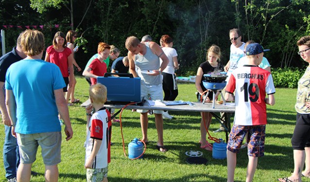 De deelnemers aan de Kampeer Academy werden onder andere ingewijd in de geheimen van kopen op Camping Gaz. Foto: PR