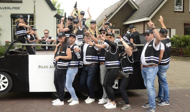 Vriendengroep van Marion Kohler wint met ‘Police Academy’. Foto: Achterhoekfoto.nl/Paul Harmelink