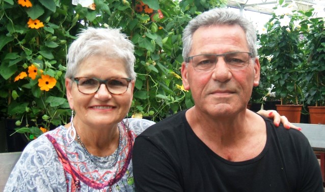 Resie en Wim Janssen, met op de achtergrond ‘Suzanne-met-de-mooie-ogen’… Foto: Reinier Kroesen