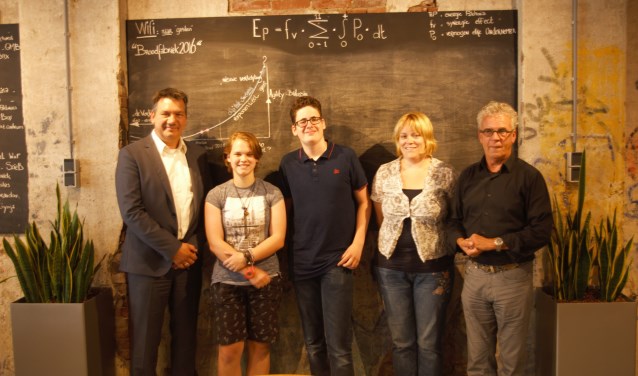 V.l.n.r.: Henk Hölscher, Meggie Stempher, Sébastian Klinker, Hanna Beuling en Henk Janssen. Foto: Meike Wesselink