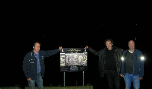 De drie 'daders' op de plaats delict om 05.00 's morgens. Foto: PR