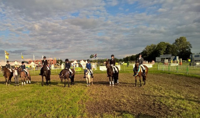 De ponyruiters van Paardensportvereniging de Liemers zijn afgelopen weekend Gelders kampioen geworden. Foto: PR