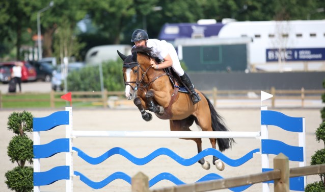 Willem Greve en Elien wonnen de afgelopen keer in Vragender de 1.40 m grote prijs. Foto: Wendy Scholten