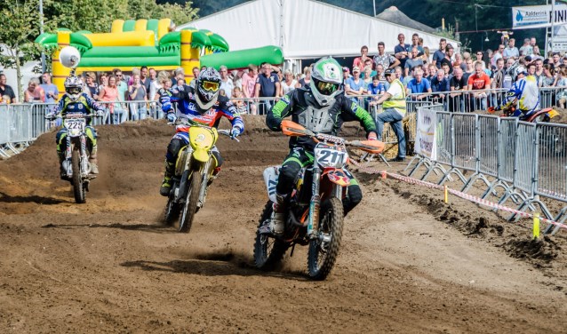 Door de compacte baan is elke rijder nagenoeg continu te volgen. Foto: Boeruh Crossers PloatjesMoaker