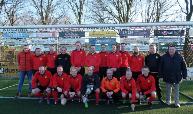 Het voormalige eerste elftal van VV Ruurlo uit het seizoen 1997-1998. Foto: Jan Hendriksen.