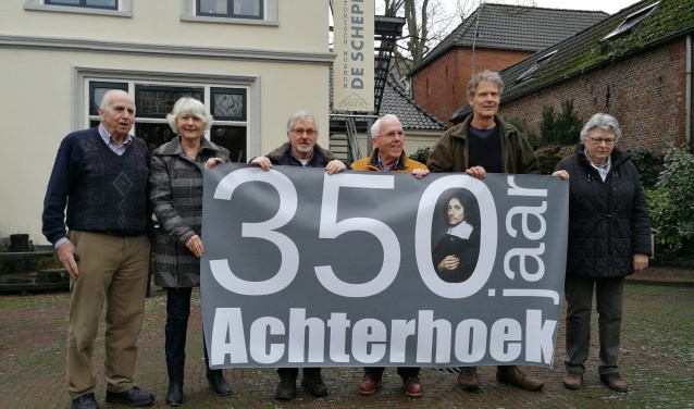 De initiatiefgroep met het logo van 350 jaar Achterhoek. Foto: Rob Weeber