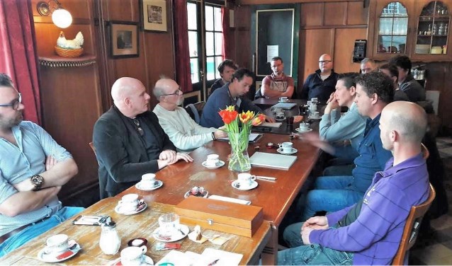 CDA Bronckhorsts om tafel met organisatoren van tentfeesten. Foto: PR