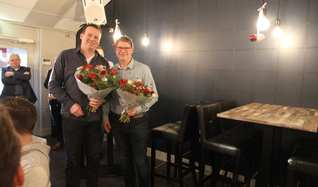 Links Erik Hekking 25 jaar lid en rechts John Hargeerds 40 jaar lid. Foto: PR