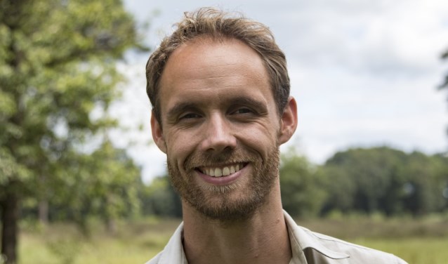 Boswachter Hielke Alsemgeest wil mensen graag meer betrekken bij de natuur. Foto: Marco van den Burgwal
