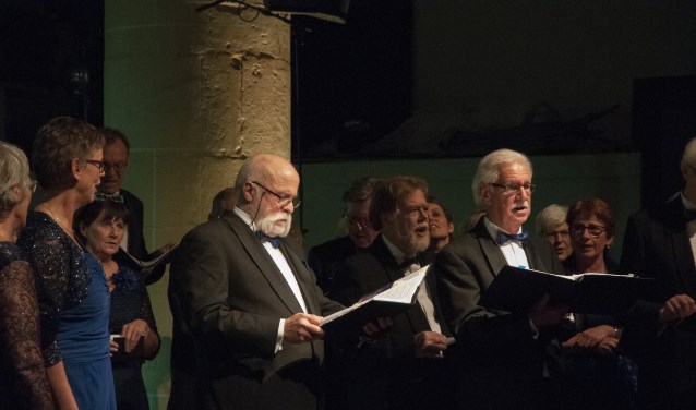 Classic WM tijdens Viva l'Opera in Groenlo, met solist Albert Dik (r). Foto: Marinus ter Horst