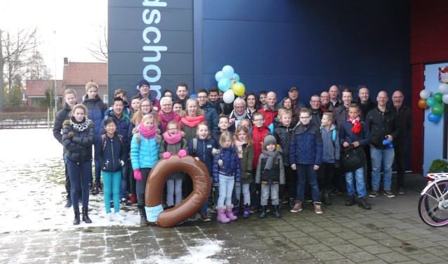Litac komt zaterdag 13 januari langs de deuren om snert en rookworsten te verkopen. Foto: PR
