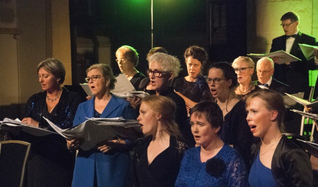 Rachel (midden voor) en Sacha (rechts achter haar) tijdens Viva l'Opera in Groenlo. Foto Ans ter Horst