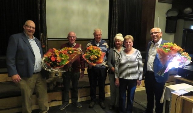 Vlnr. Wim Roekevisch jr., Gerrit Bergsma, Wim Roekevisch Sr., Dika Roekevisch, Jennie Bergsma en Marcellino Kropman. Foto: PR