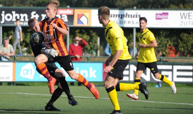 Actiefoto wedstrijd FC Zutphen zat. 1 tegen DOS KAMPEN 1 op 6 oktober 2018. Foto: Hans ten Brinke