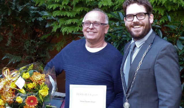 Burgemeester Sebastiaan van 't Erve van de gemeente Lochem (r) met Johan Nieuwenhuis. Foto: PR