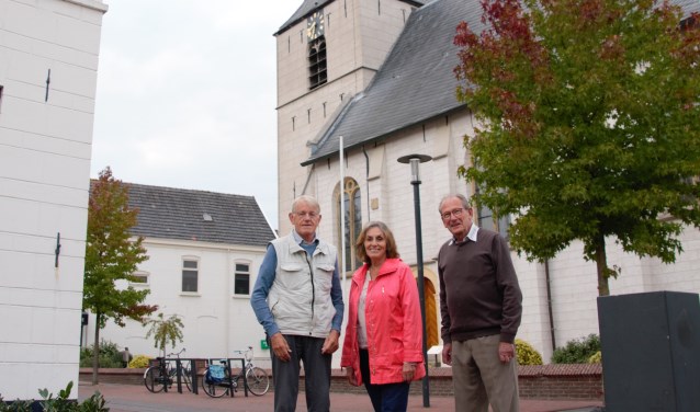 Harry Spekschoor, Trudy de Jongh en Huub Stroeken vormen het bestuur van projectkoor Pierre Villette. Foto: Annekée Cuppers