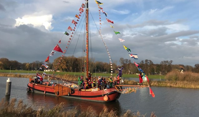 Zaterdag 24 november omstreeks 14.30 uur zal de pakjesboot met Sinterklaas en zijn Pieten aan komen varen. Foto: PR