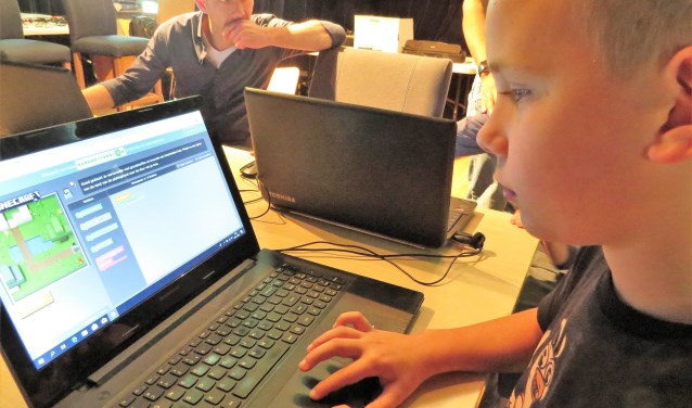 Marijn Schutte was een van de eersten bij CoderDojo Doetinchem. Foto: Josée Gruwel