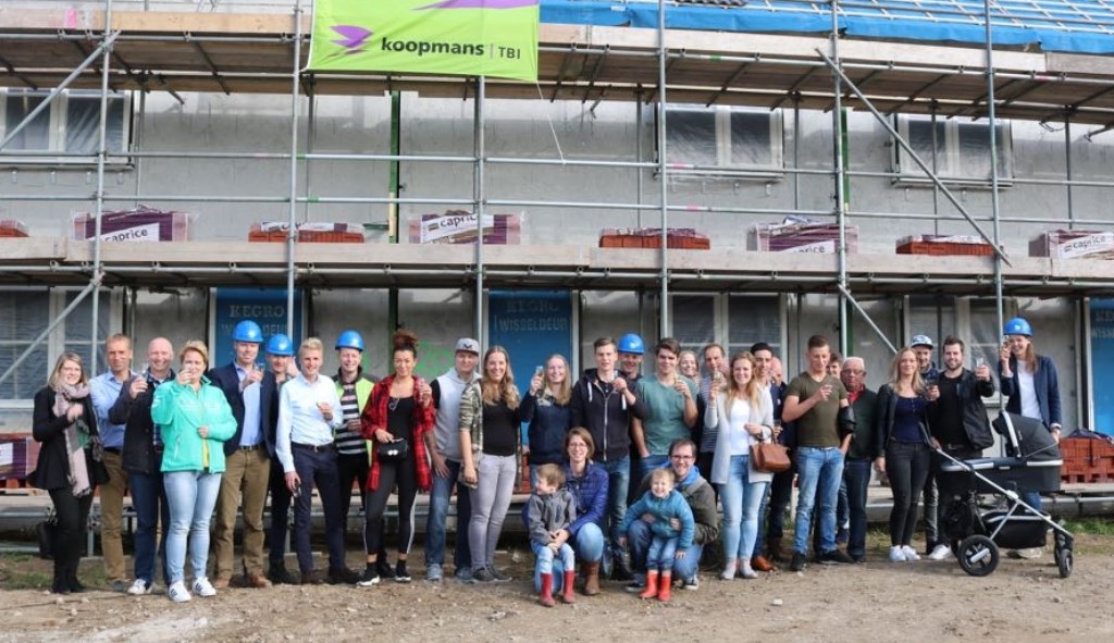 Een toost met de toekomstige bewoners. Foto: PR