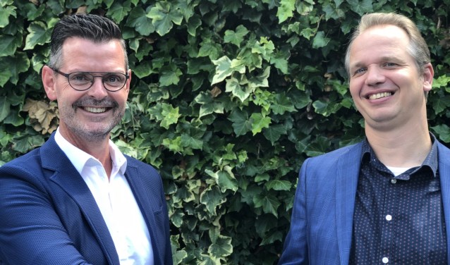 Gendringenaar Roger Beijer schreef met Gerton van de Kamp (r) een boek over 'verbindend controleren'. Foto: PR
