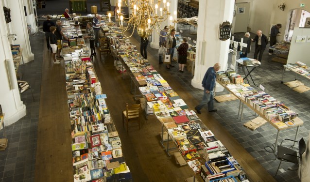 Een overzichtsfoto van de boekenmarkt. Foto: PR