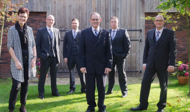 Het team van Ruiterkamp Uitvaartverzorging. Foto: Patrick Riethorst