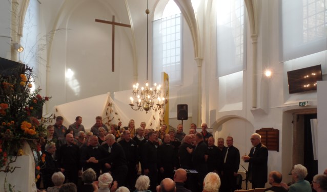 Aan het slot van het Vocaal Festijn traden de drie koren gezamenlijk op. Foto: Jan Hendriksen.