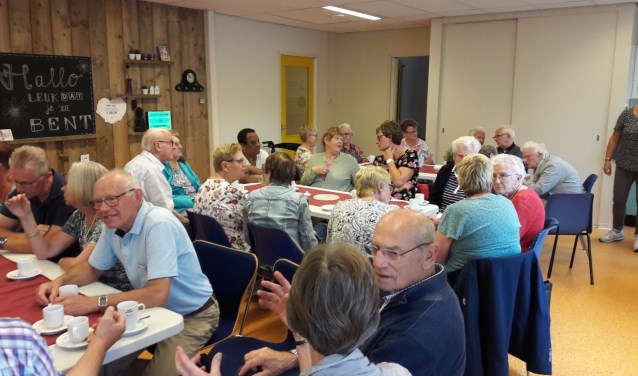 Altijd veel belangstelling bij het wekelijkse koffie-uurtje in de Waareise. Foto: PR