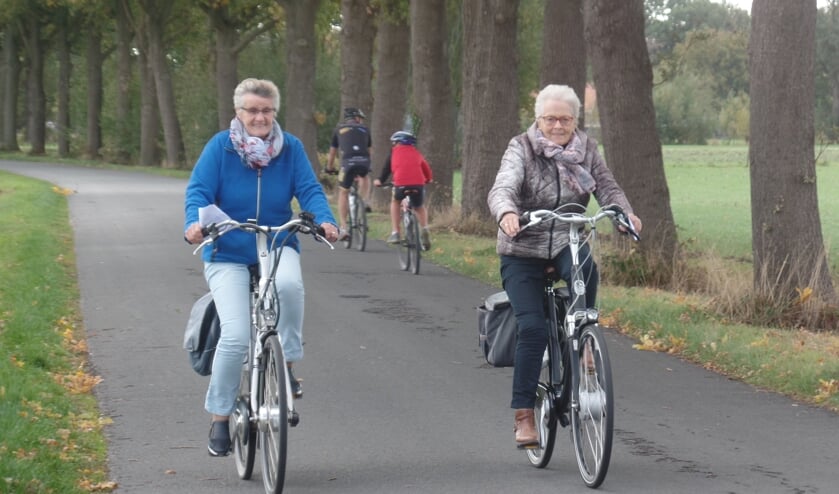 Hannie ter Maat (l) en Jo van Wessel kozen voor de route van 27 kilometer. Foto: Jan Hendriksen.