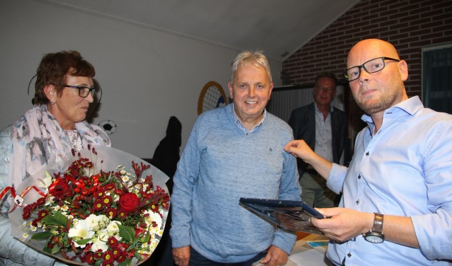 Vertrekkend penningmeester Gerrit Wansink is benoemd tot erelid van vv Reünie. Foto: PR