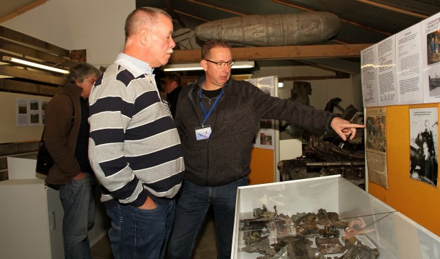 Karl Lusink vertelt over berging in Laag Keppel, woonplaats van opa Johan. Foto: Liesbeth Spaansen