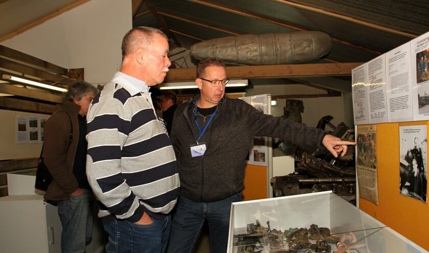 Karl Lusink vertelt over berging in Laag Keppel, woonplaats van opa Johan. Foto: Liesbeth Spaansen