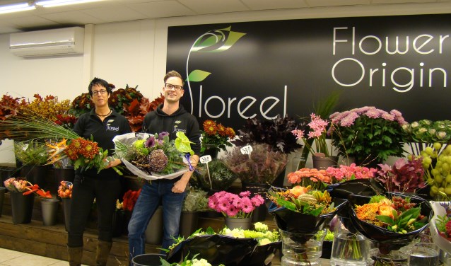 Tim de Vries van Floreel komt samen met medewerker Laura Schilderinck de kerstdemo verzorgen. Foto: PR