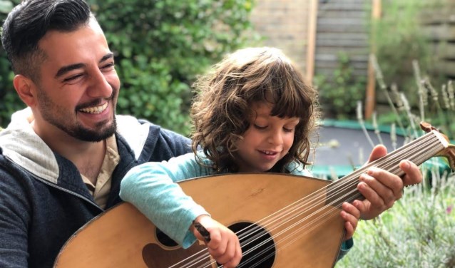 Omid Nader leerde zichzelf ud spelen. Foto: PR