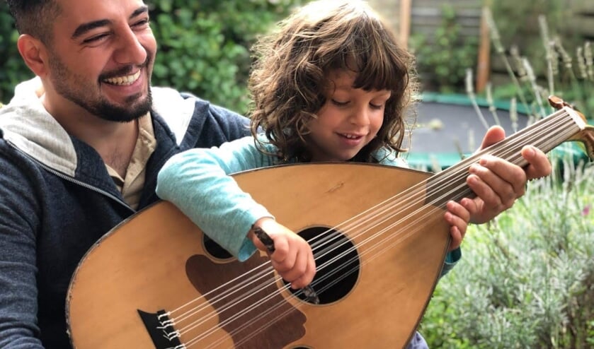 Omid Nader leerde zichzelf ud spelen. Foto: PR