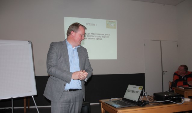 Guido Uland bracht zes stellingen ter discussie. Foto: Lydia ter Welle
