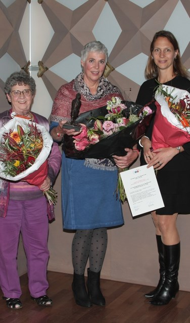 Bianca van Gelderen (Jongeren film studio Beilen), Franka Stas en namens JAFA Juliëtte Hofman (vlnr). Foto: Pieter Ernst Uyt den Boogaard