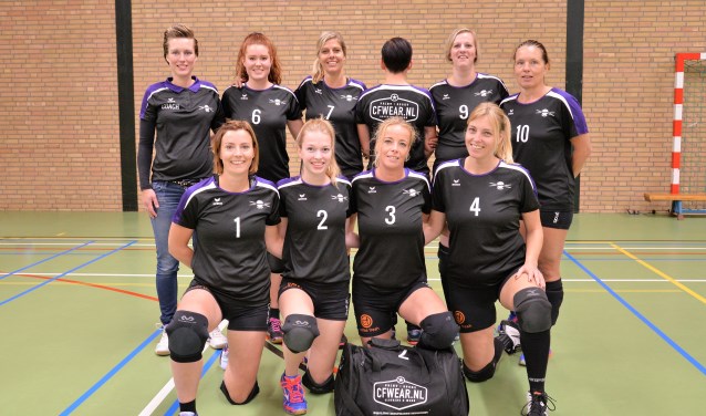 Focus Dames 2 met nieuwe shirts en tas. Foto: Gerrit Kempers