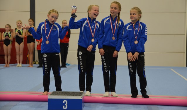 Verbazing en Blijdschap bij Jasmijn, Indy, Carlijn en Nadé bij een totaal onverwachte derde plaats. Foto: PR