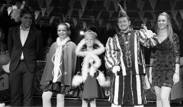 De nieuwe prins en jeugdprinses met hofdame en adjudanten. Foto: PR