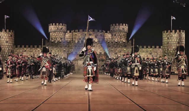 Veel spektakel bij het optreden van de Music Show Scotland, en nu komt ook nog het Jostiband Orkes optreden. Foto: PR