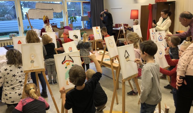 Een van de activiteiten is het schilderen van Sinterklaas. Foto: PR