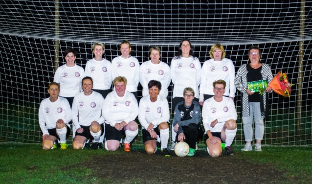 Dames 35 + Wolfersveen. Foto: Lisa Nijen Es