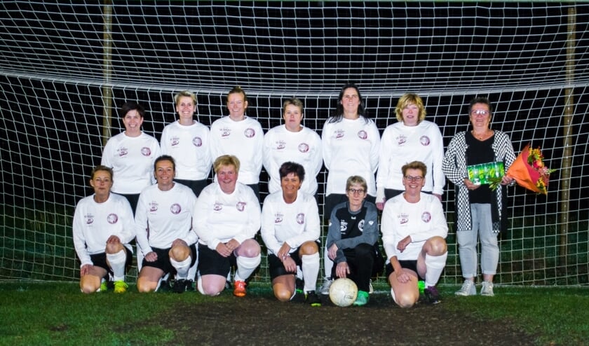 Dames 35 + Wolfersveen. Foto: Lisa Nijen Es