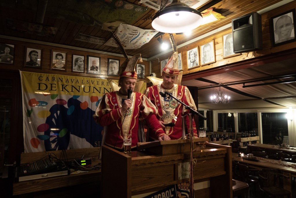 Adjudant Maurice (links) en prins Henk-Jan in de Grol-kantine eerder dit jaar. Foto: John Ligtenberg