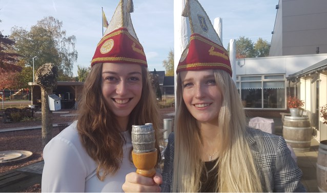 Loran (l) en Mohlin zijn de nieuwe voorzitters van de Tönnekes. Foto: Kyra Broshuis