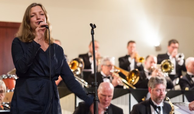 Marit van der Lei zingt bij Bigband Melody & Rhythm. Foto: PR