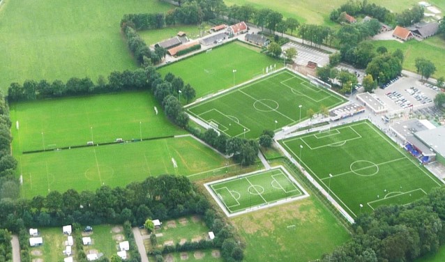Sportpark Den Elshof vanuit de lucht gezien. Foto: Theo Huijskes