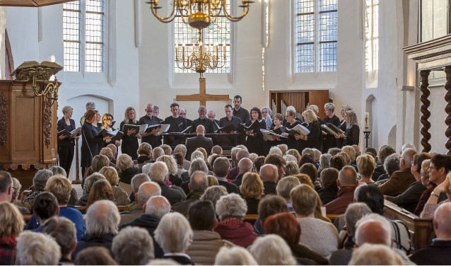 Eerste concert koor Sereen zingt in een volle kerk. Foto: Henk van Raaij