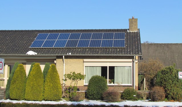Zonnepanelen op een dak van een woning vormen een steeds meer gebruikelijk beeld. Foto: Rob Stevens